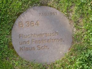 Bernauer Straße - Gedenkstein für Fluchtversuch